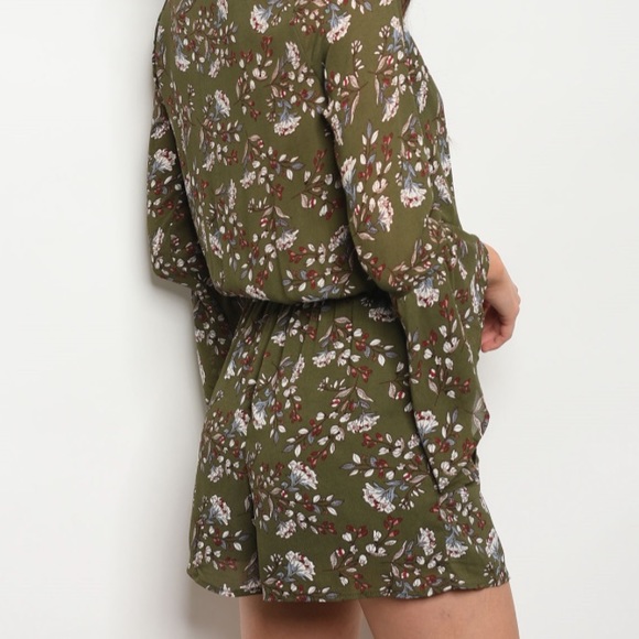 ❤️LAST S NEW Olive green bell sleeve romper - Picture 3 of 3